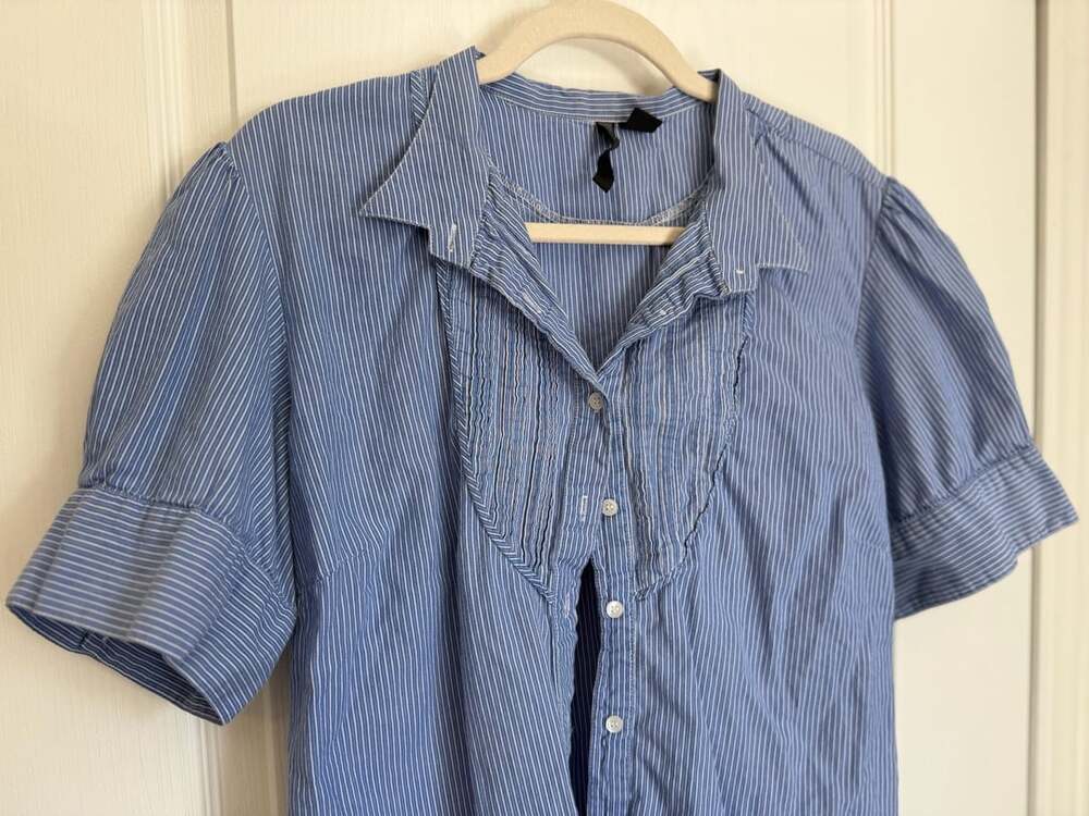Nine West Jeans Blue and White Striped Short Sleeve Button Down Shirt with Pintu
